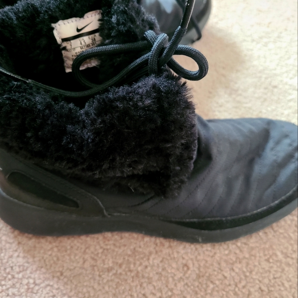 Nike fur lined boots